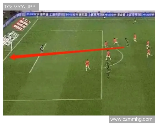 足球明星在比赛中意外遭遇球鞋破裂瞬间引发球迷热议与关注